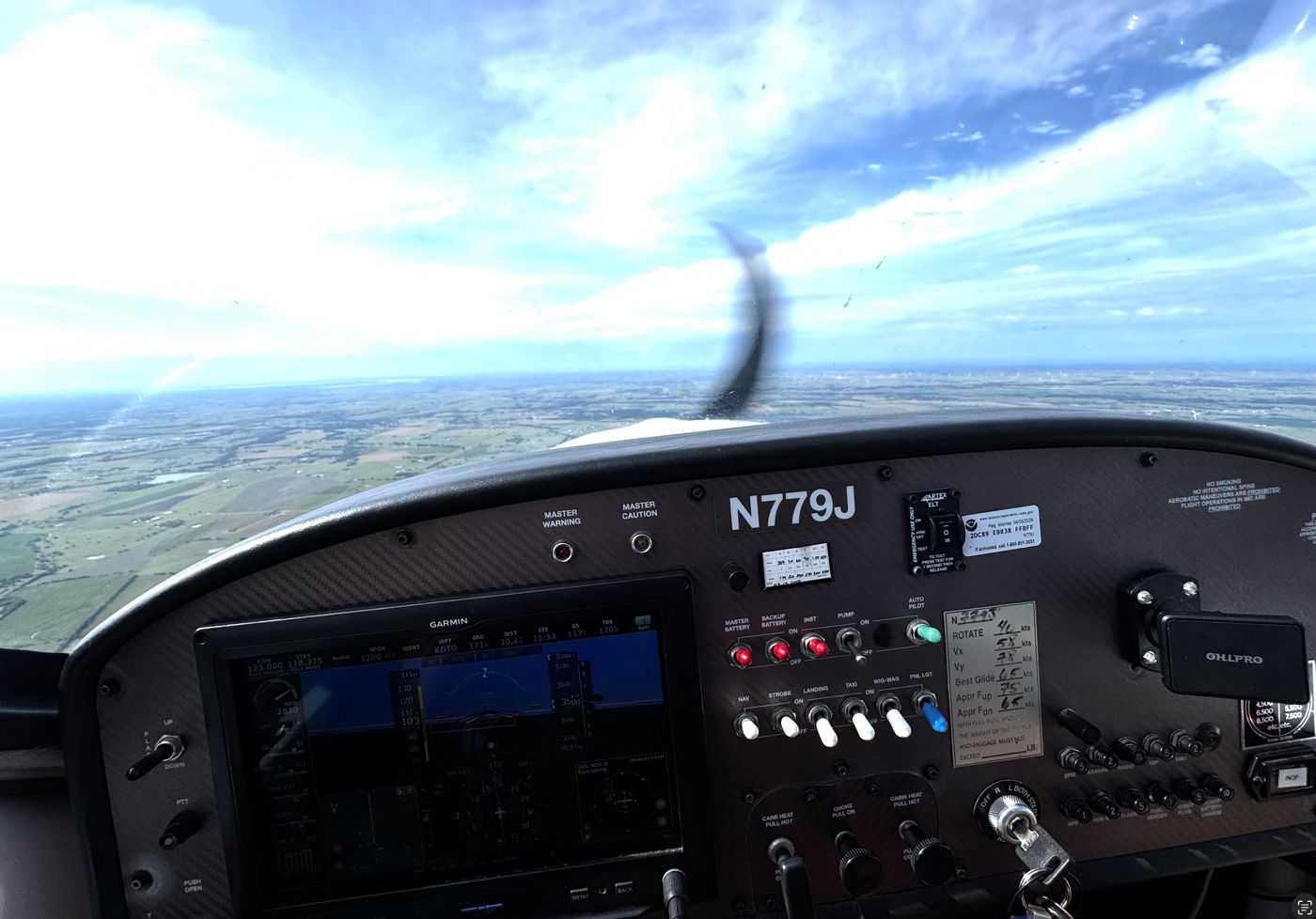 Garmin glass display in the cockpit of Jabiru N779J in flight