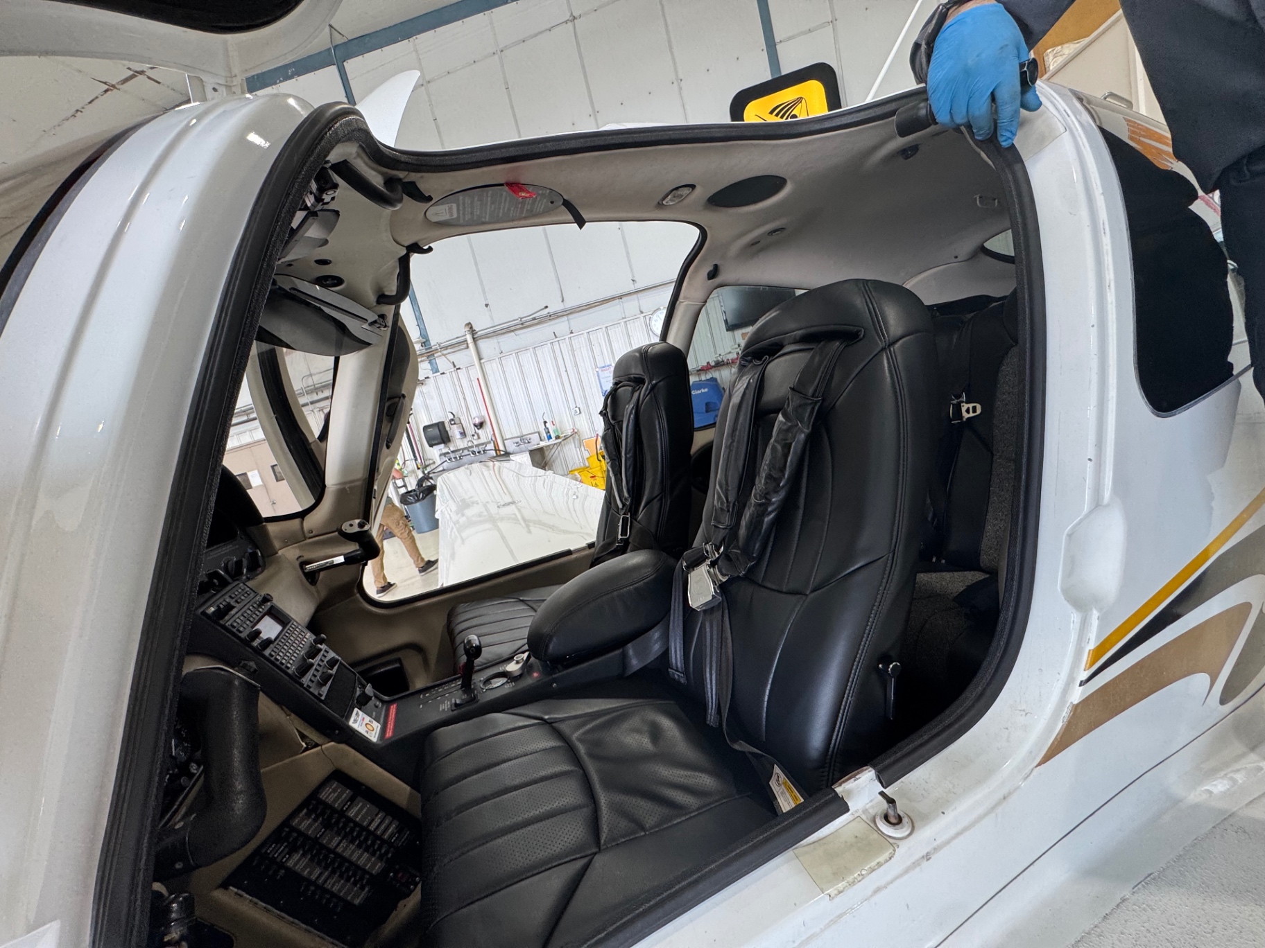 Cabin and rear seats of a club Cirrus SR20-G2